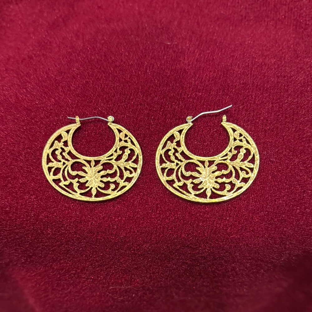 Gold Filigree Hoop Earrings with Intricate Design